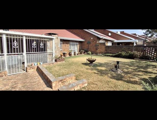 3 BEDROOM TOWNHOUSE FOR SALE IN HOMESTEAD